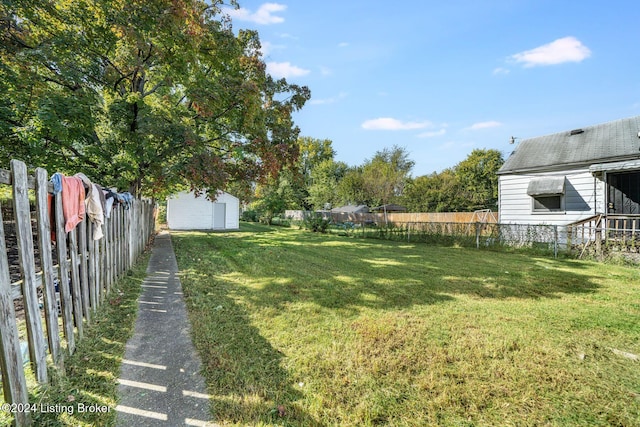 view of yard with a shed