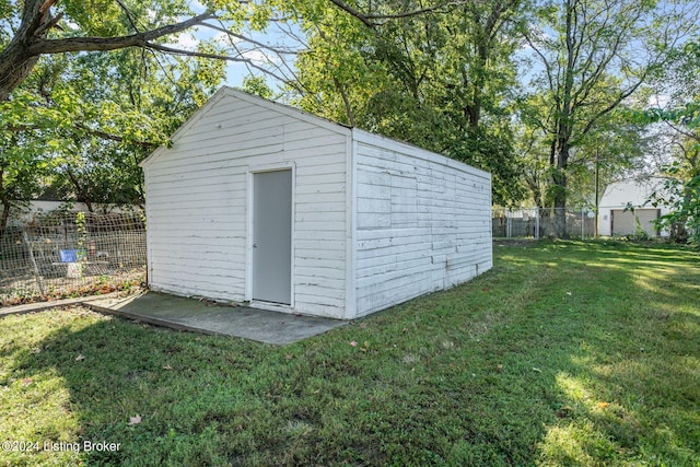 view of outdoor structure featuring a yard