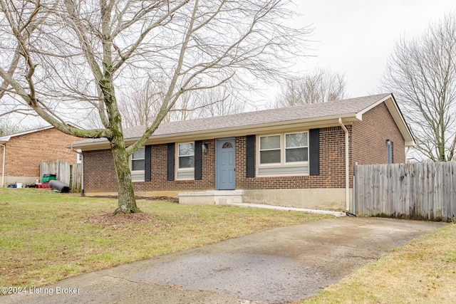 single story home with a front lawn