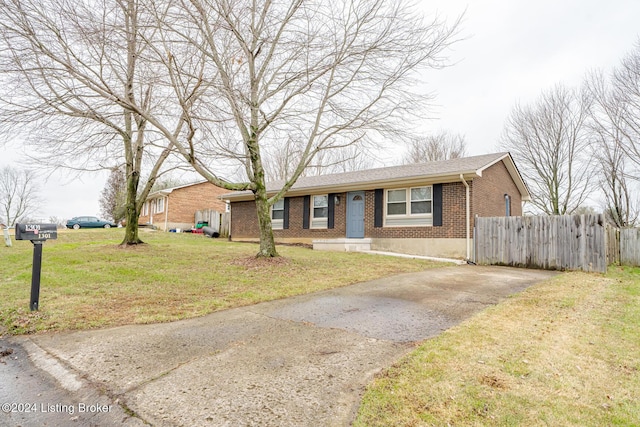 single story home with a front lawn