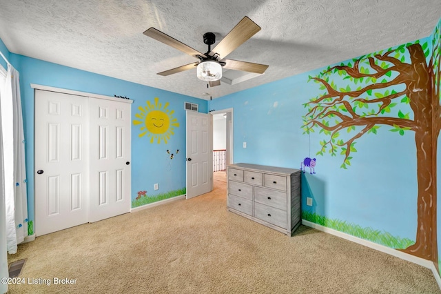 unfurnished bedroom featuring a textured ceiling, a closet, and ceiling fan