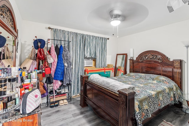 bedroom featuring light hardwood / wood-style flooring and ceiling fan