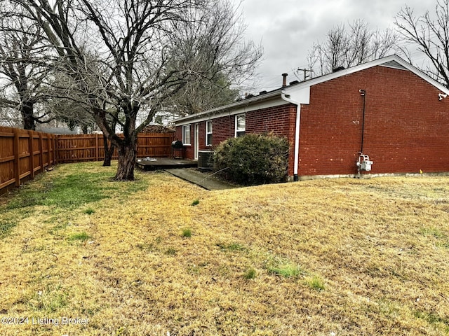 view of yard featuring cooling unit