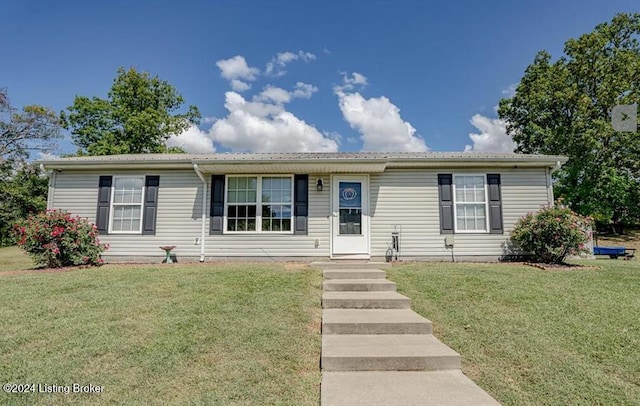 view of front of home featuring a front lawn