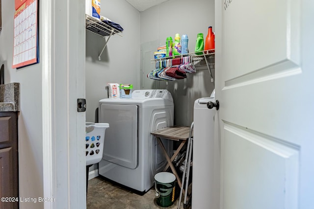 laundry area featuring washer and clothes dryer