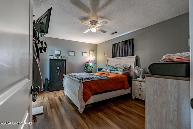 bedroom featuring a textured ceiling, dark hardwood / wood-style flooring, and ceiling fan