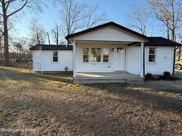 view of front of property with covered porch and a front lawn