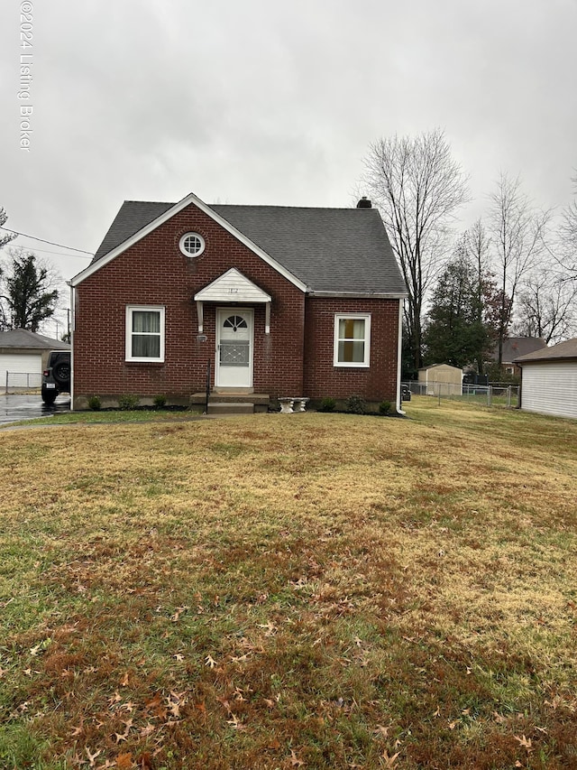 view of front facade with a front lawn