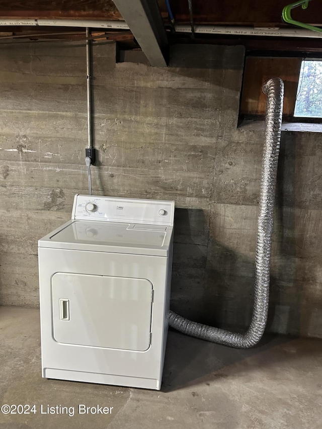 laundry area with washer / clothes dryer