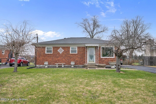 view of front of property with a front yard