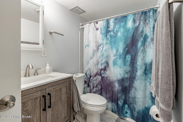 bathroom with a shower with curtain, vanity, toilet, and a textured ceiling