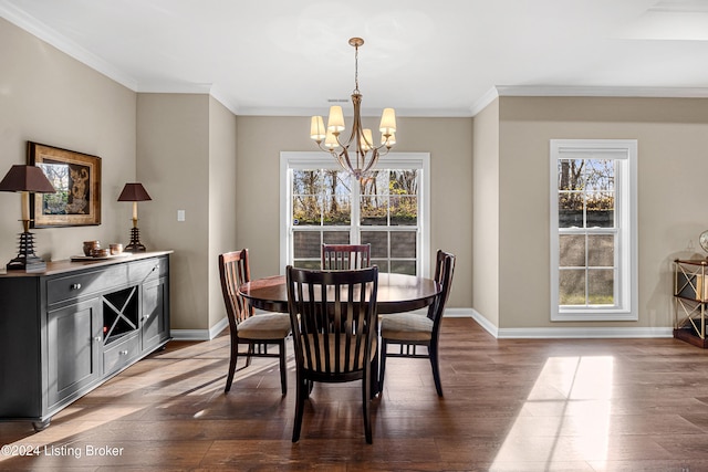 dining area featuring a notable chandelier, dark hardwood / wood-style floors, and crown molding