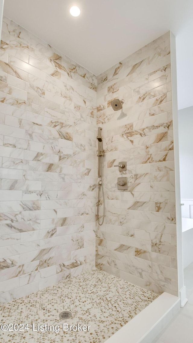 bathroom featuring a tile shower