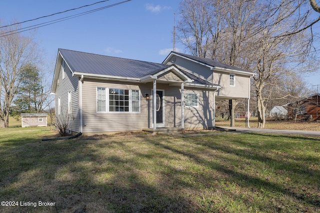 view of front facade with a front yard