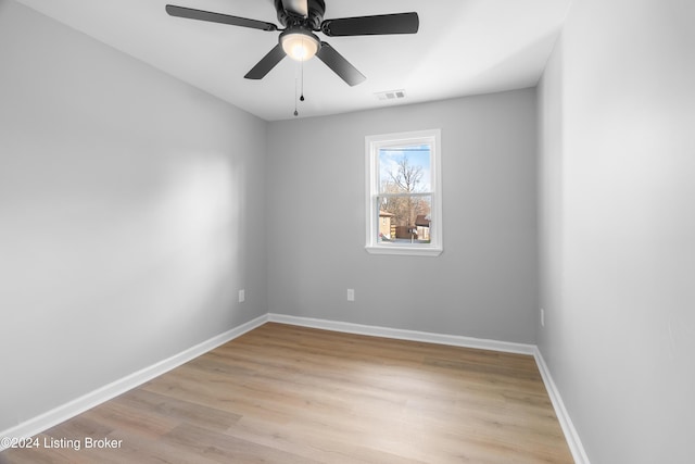 empty room featuring light hardwood / wood-style floors and ceiling fan