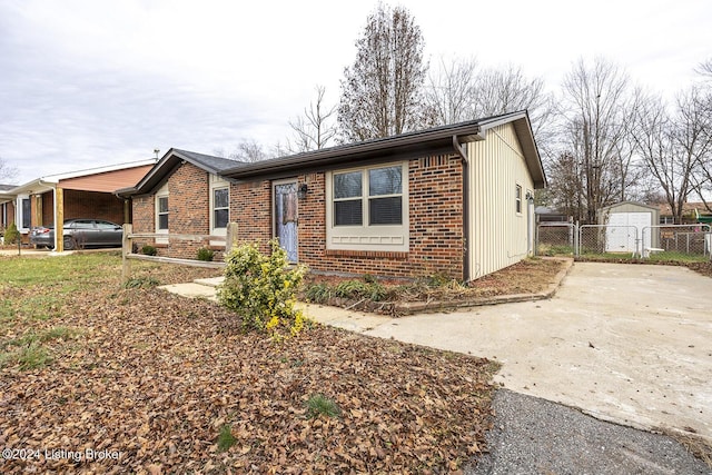 single story home with a carport