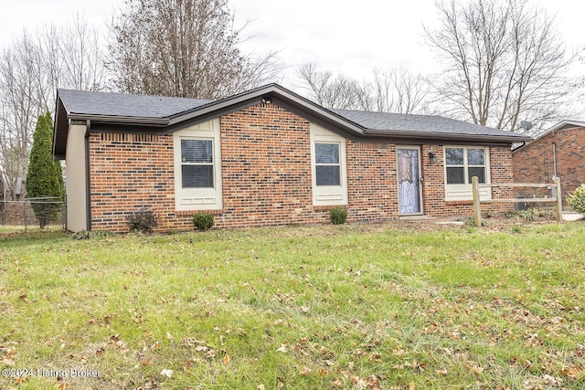 single story home featuring a front lawn