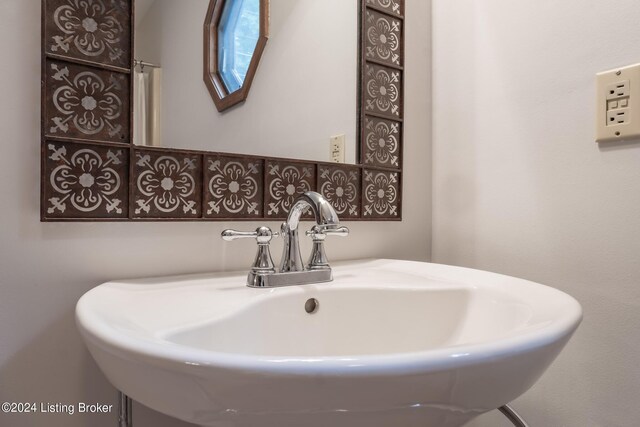 315 Timberlake Ln, Mcdaniels, KY 40152 - bathroom featuring a sink