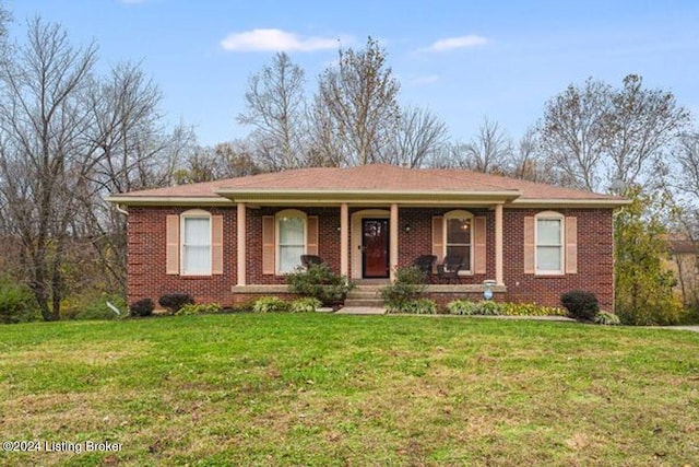 ranch-style house featuring a front lawn