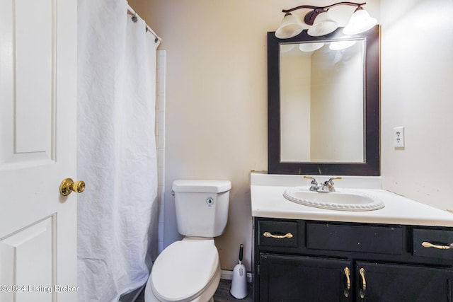 bathroom featuring a shower with shower curtain, vanity, and toilet