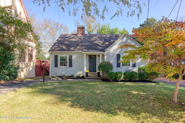 view of front facade featuring a front yard