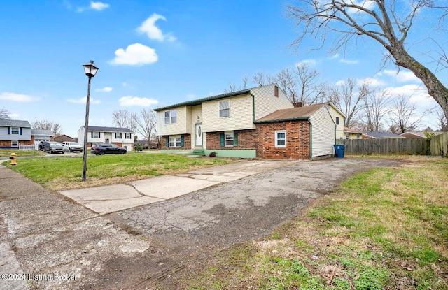 view of front of property with a front yard