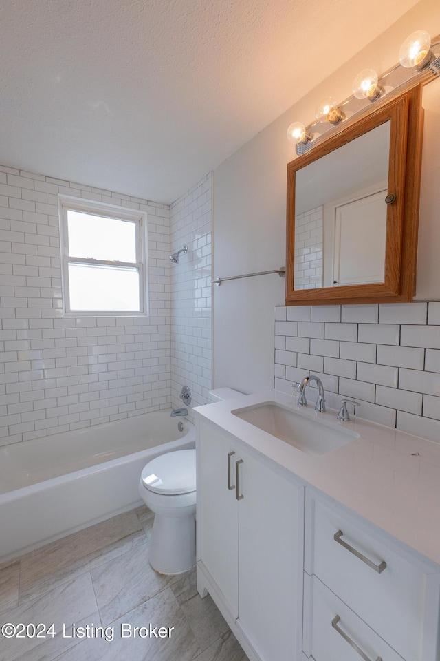 full bathroom with tiled shower / bath combo, a textured ceiling, toilet, decorative backsplash, and vanity