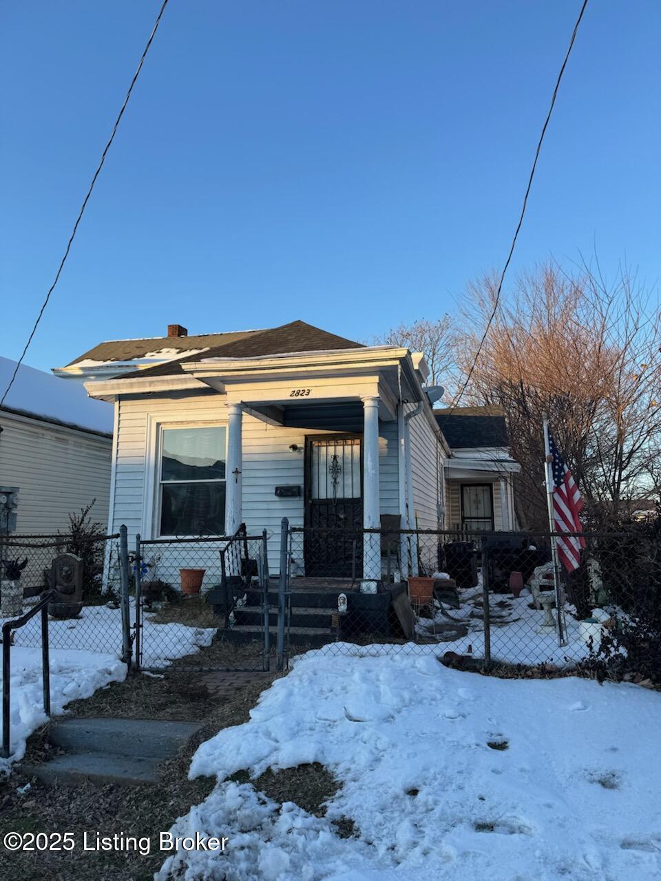 view of front of property with a porch