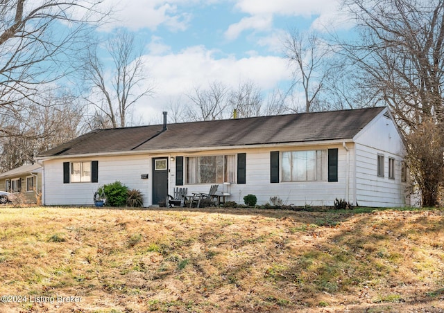 single story home with a front lawn