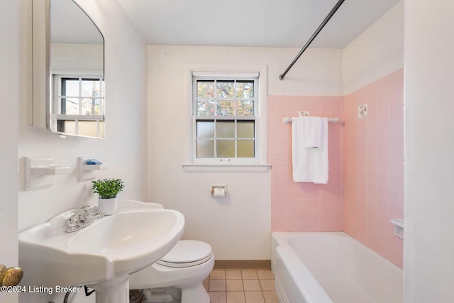 full bathroom featuring tile patterned floors, sink, tiled shower / bath combo, and toilet