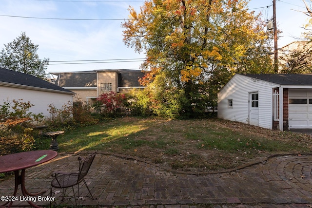 view of yard with a garage and an outdoor structure