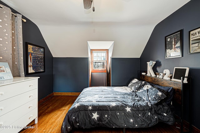 bedroom with lofted ceiling, light hardwood / wood-style floors, and ceiling fan