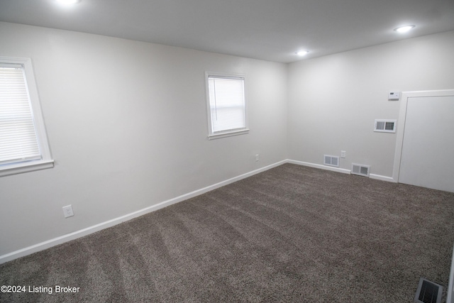 view of carpeted spare room