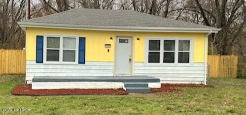 view of front of home with a front lawn