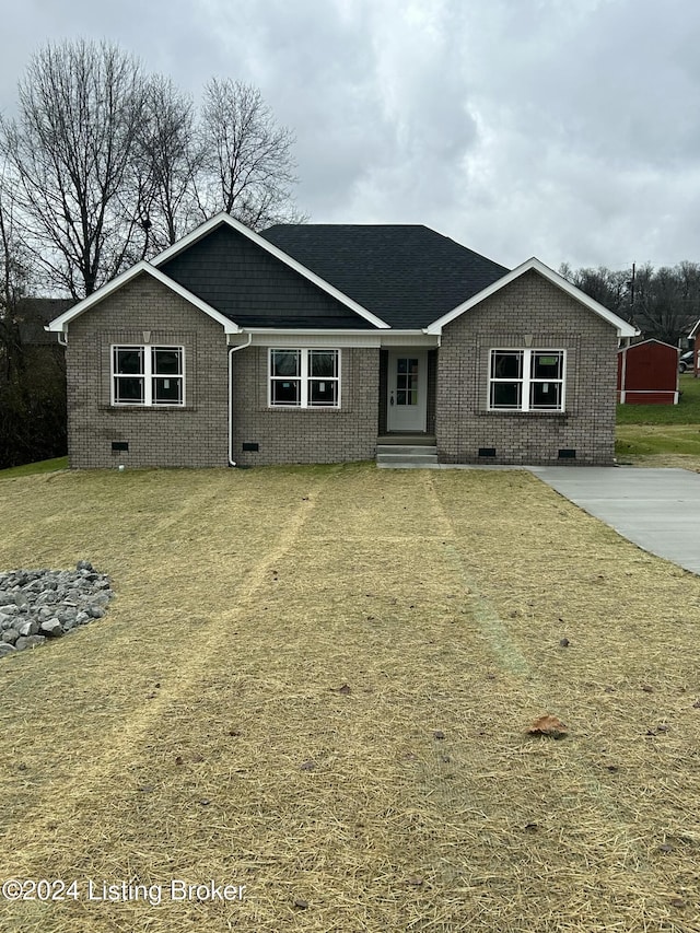 single story home featuring a front yard