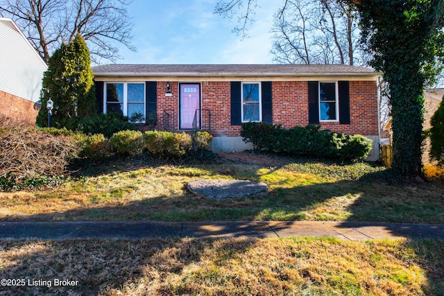 single story home with a front lawn