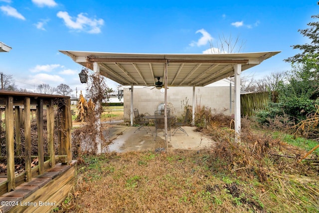 view of yard featuring a patio and ceiling fan