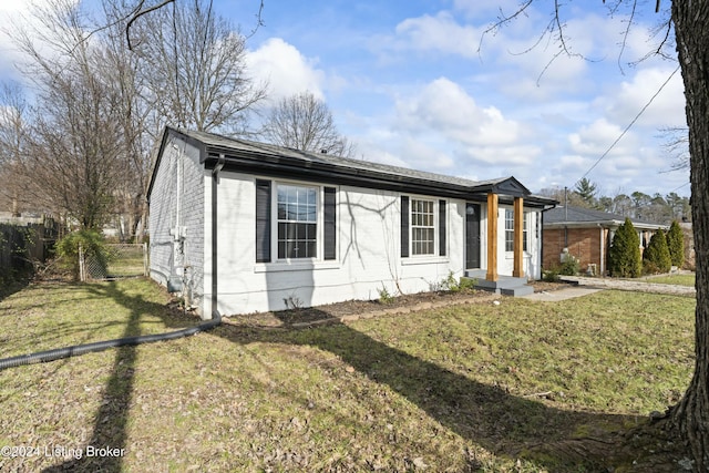 ranch-style home with a front lawn