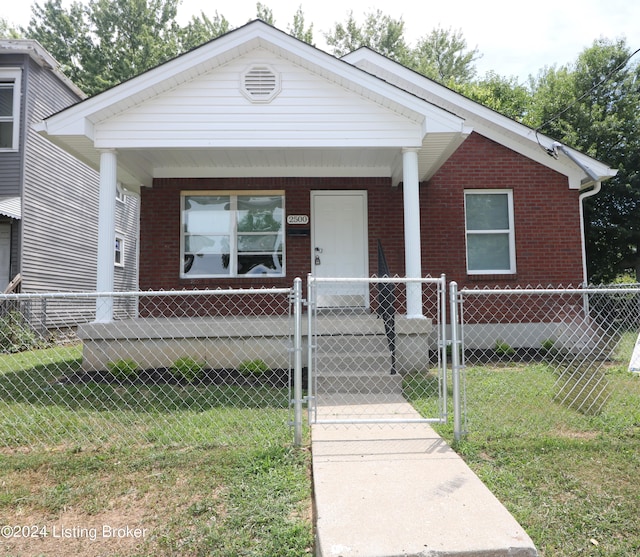 bungalow-style house featuring a front lawn