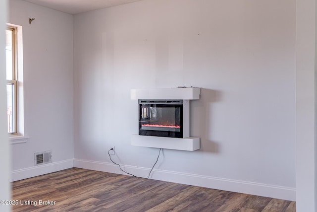 room details with hardwood / wood-style flooring