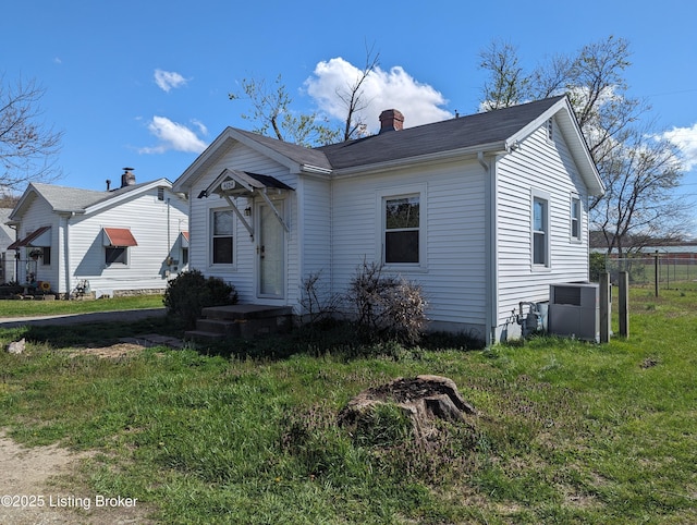 bungalow-style house with a front yard