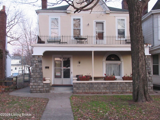 view of front of property with a balcony