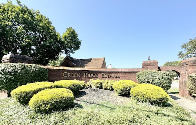 view of community / neighborhood sign