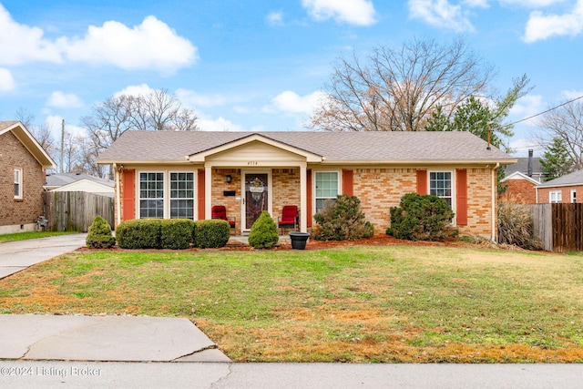 view of front of home featuring a front lawn