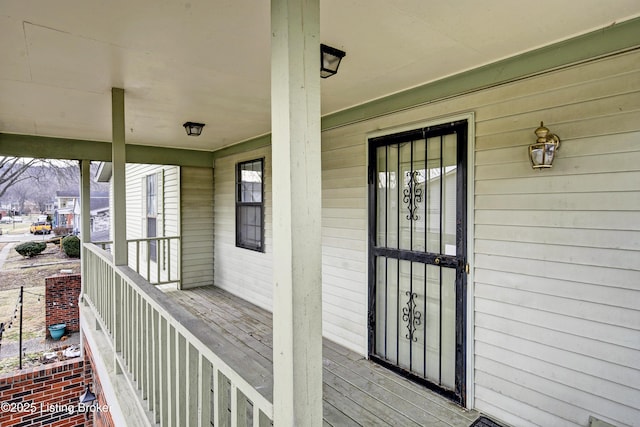 entrance to property featuring a porch