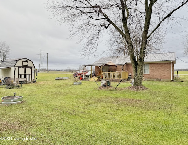 view of yard featuring a storage unit