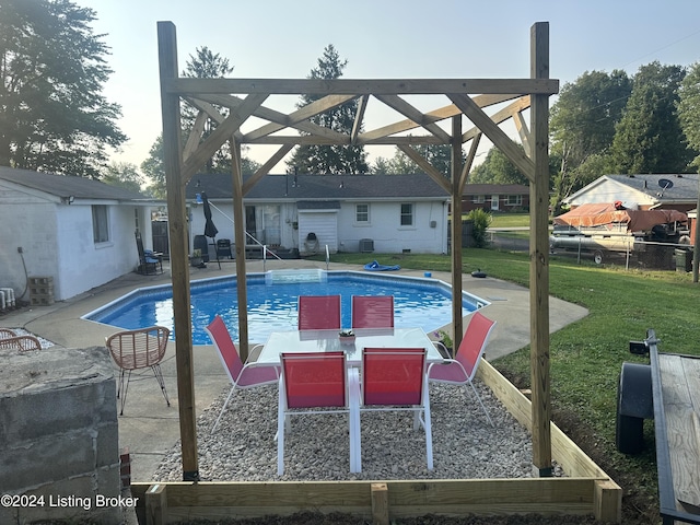 view of swimming pool featuring a patio area and a yard