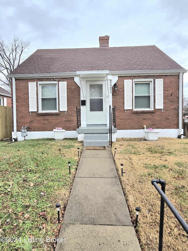 view of front of house with a front lawn