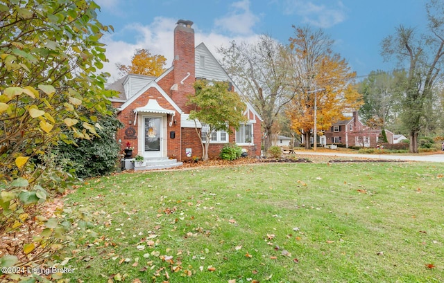 view of front of home with a front lawn