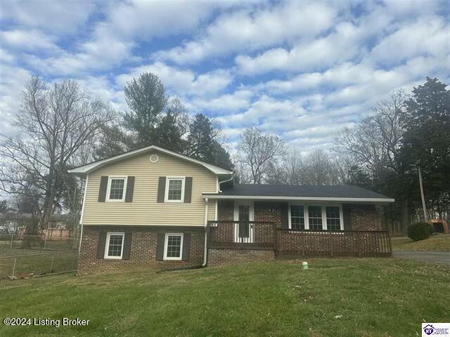 tri-level home featuring a front yard